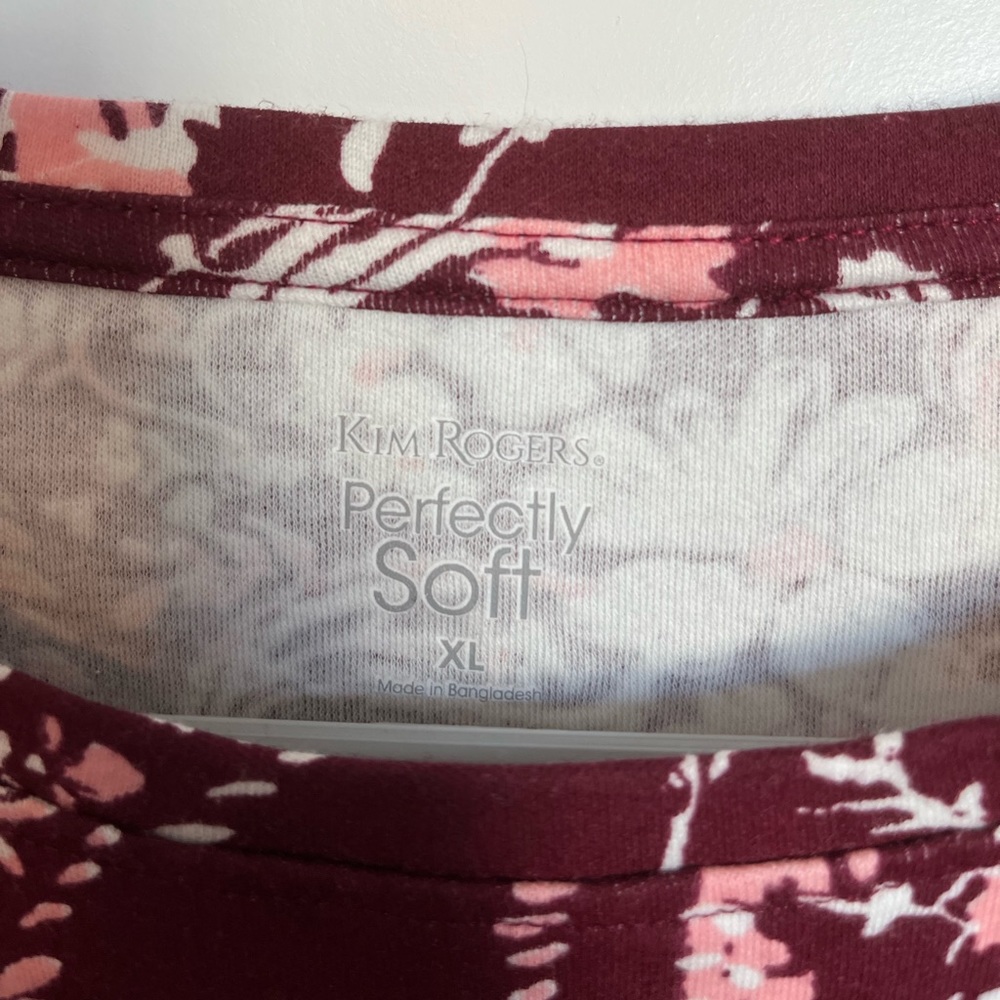 NWT! Kim Rogers basic tee - Picture 2 of 2